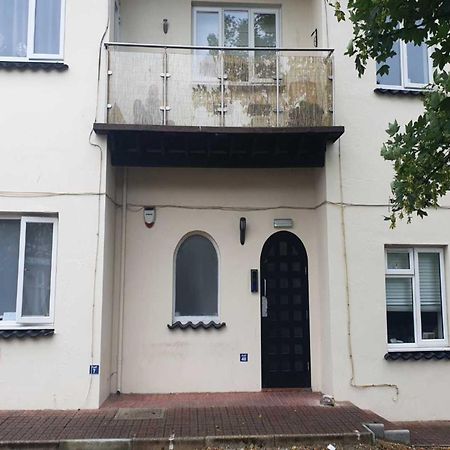 Newly Renovated Ideally Situated 2 Bedroom Flat Bournemouth Bagian luar foto