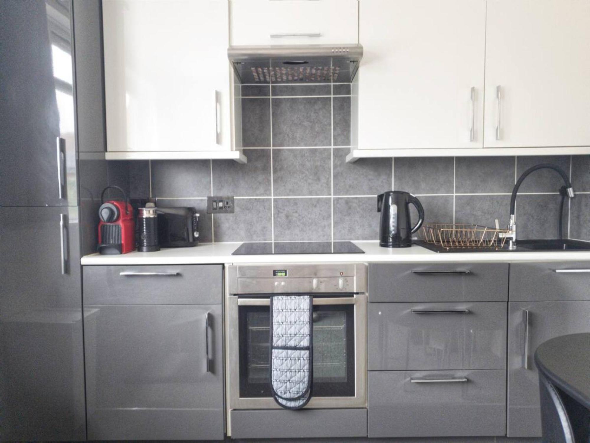 Newly Renovated Ideally Situated 2 Bedroom Flat Bournemouth Bagian luar foto